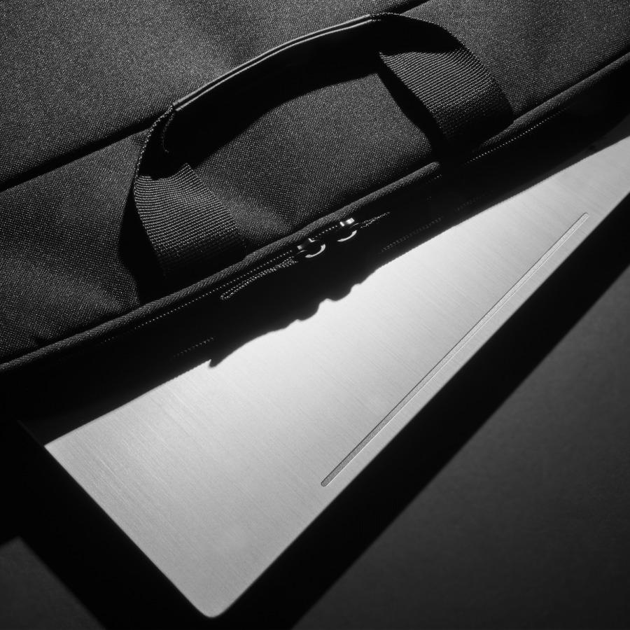 product/v/7/v7-world_ca89191_noir_4.jpg